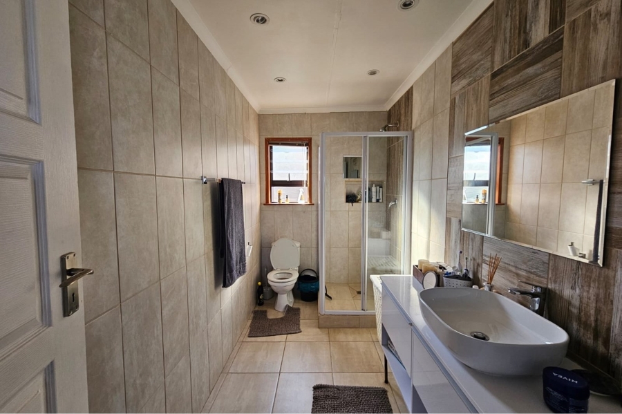 5 Bedroom Property for Sale in Beachview Eastern Cape